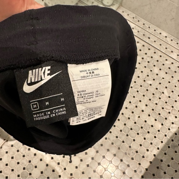 Nike | Black Shorts | Size M | Excellent Condition - Picture 4 of 4